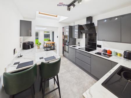4 bedroom Bungalow for sale in Nayland Avenue, Gresford, Wrexham, LL12