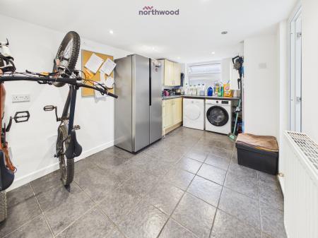 4 bedroom Bungalow for sale in Nayland Avenue, Gresford, Wrexham, LL12