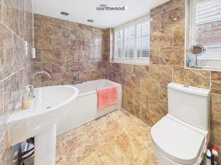 4 bedroom Bungalow for sale in Nayland Avenue, Gresford, Wrexham, LL12