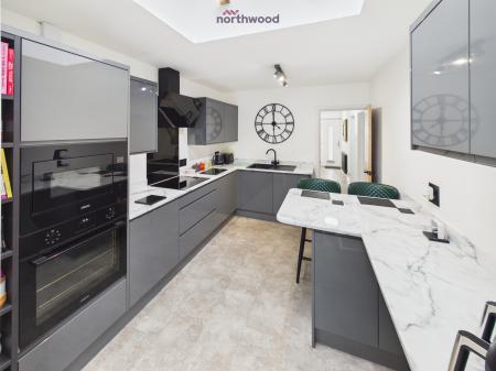 4 bedroom Bungalow for sale in Nayland Avenue, Gresford, Wrexham, LL12