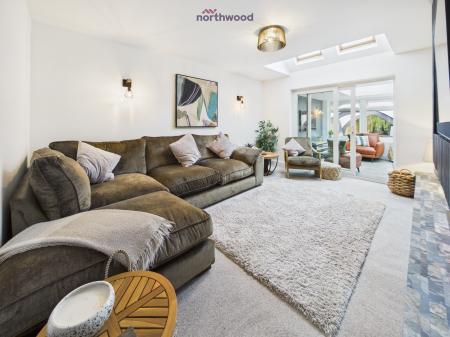 4 bedroom Bungalow for sale in Nayland Avenue, Gresford, Wrexham, LL12