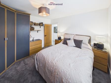 4 bedroom Bungalow for sale in Nayland Avenue, Gresford, Wrexham, LL12