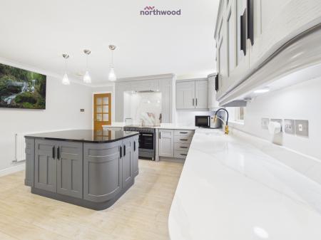 4 bedroom Bungalow for sale in Westleigh Way, Wrexham, LL11