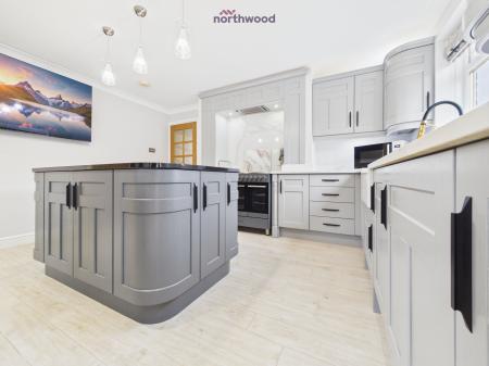 4 bedroom Bungalow for sale in Westleigh Way, Wrexham, LL11