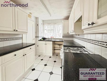 2 bedroom Terraced House to let in Dinas, Acrefair, LL14