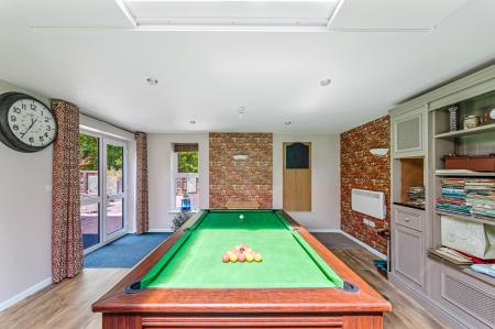 6 bedroom Detached house for sale in Queens Drive, Taunton, TA1