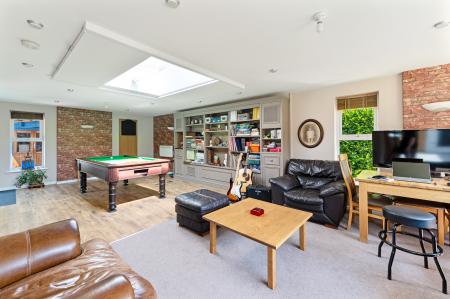 6 bedroom Detached house for sale in Queens Drive, Taunton, TA1