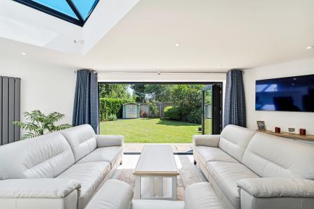 6 bedroom Detached house for sale in Queens Drive, Taunton, TA1