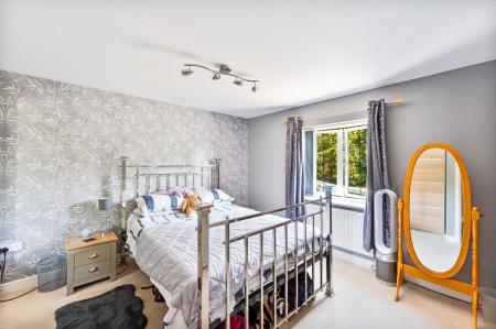 6 bedroom Detached house for sale in Queens Drive, Taunton, TA1