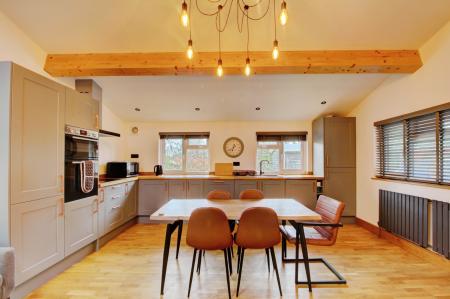 2 bedroom Flat to let in Common Lane, Churchill, BS25