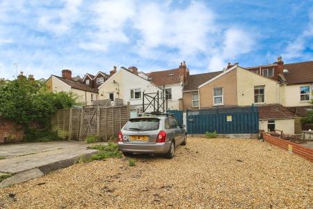 1 bedroom Flat for sale in Bath Road, Brislington, Bristol, BS4