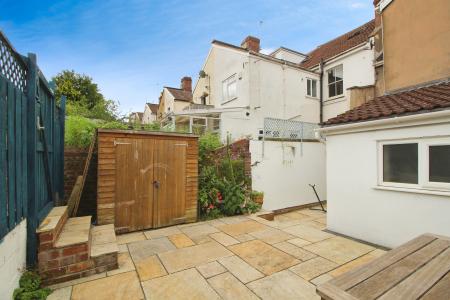 1 bedroom Flat for sale in Bath Road, Brislington, Bristol, BS4