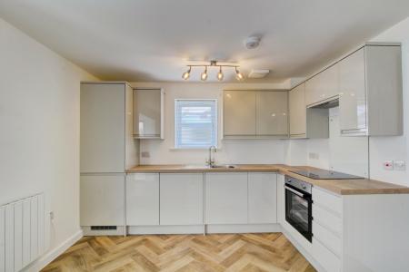2 bedroom Flat for sale in Highridge Court, Highridge Green, Bristol, BS13