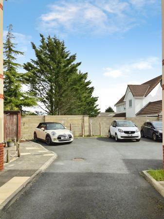2 bedroom Flat for sale in Highridge Court, Highridge Green, Bristol, BS13