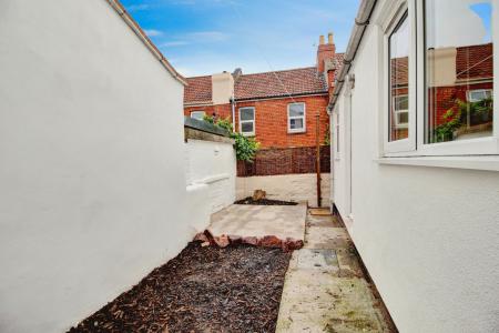 2 bedroom Terraced House to let in Hebron Road, Bedminster, Bristol, BS3