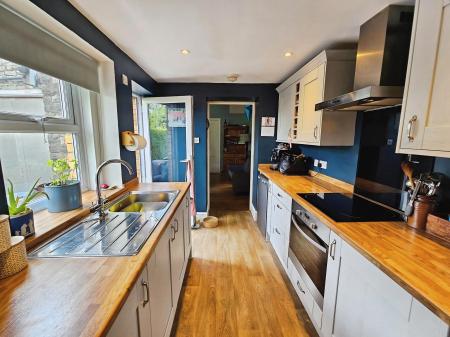 3 bedroom Semi-detached house to let in Cliff Street, Cheddar, BS27