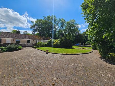 3 bedroom Detached house to let in Backwell Hill Road, Backwell, BS48