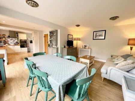 4 bedroom Detached house to let in Fairfield Close, Backwell, BS48