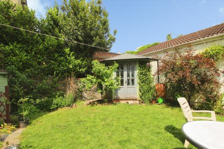 2 bedroom Flat to let in Victoria Walk, Cotham, Bristol, BS6