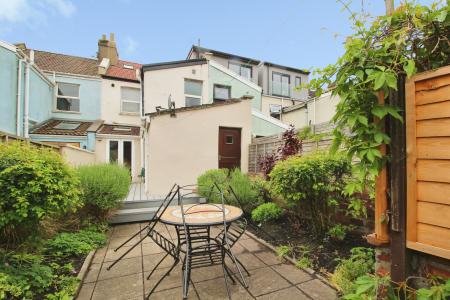 1 bedroom Flat to let in Ashton Gate Road, Southville, Bristol, BS3