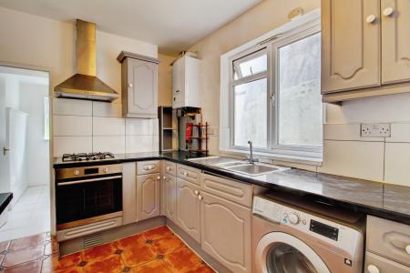 4 bedroom Semi-detached house to let in Upper Perry Hill, Southville, Bristol, BS3