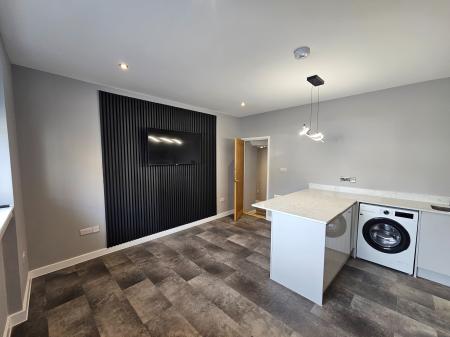 2 bedroom Flat to let in Broad Street, Wrington, BS40