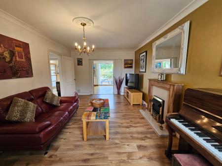 4 bedroom Semi-detached house to let in Bonhill Road, Bishop Sutton, BS39