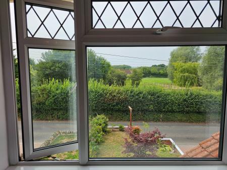 4 bedroom Semi-detached house to let in Bonhill Road, Bishop Sutton, BS39