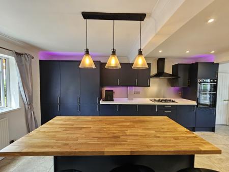 4 bedroom Semi-detached house to let in Bonhill Road, Bishop Sutton, BS39