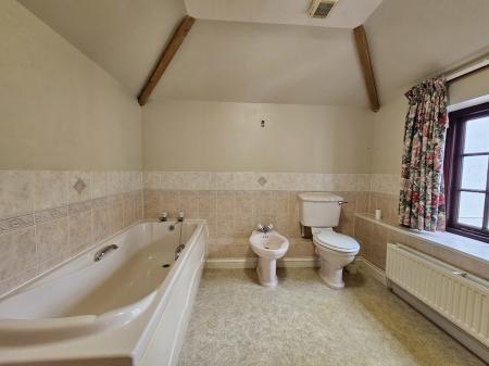 2 bedroom Terraced House to let in High Street, Wrington, BS40