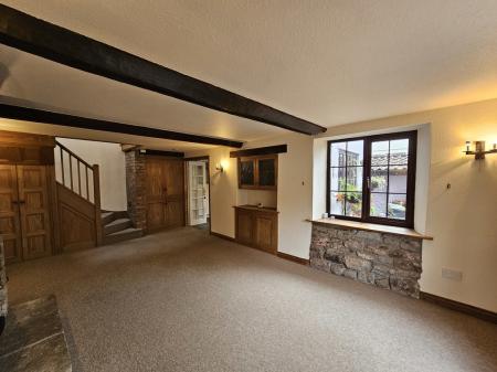2 bedroom Terraced House to let in High Street, Wrington, BS40