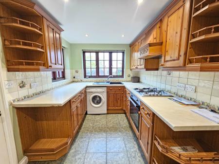2 bedroom Terraced House to let in High Street, Wrington, BS40