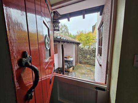 2 bedroom Terraced House to let in High Street, Wrington, BS40