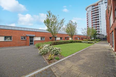 2 bedroom Flat to let in Broad Weir, City Centre, Bristol, BS1
