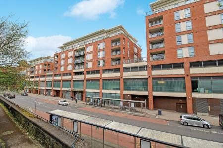 2 bedroom Flat to let in Broad Weir, City Centre, Bristol, BS1