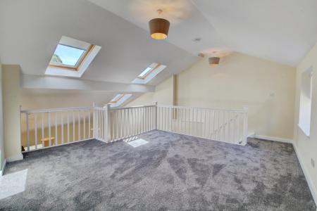 2 bedroom Flat to let in New Road, Pill, BS20
