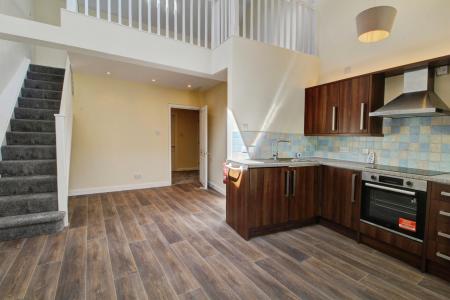 2 bedroom Flat to let in New Road, Pill, BS20