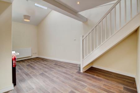 2 bedroom Flat to let in New Road, Pill, BS20
