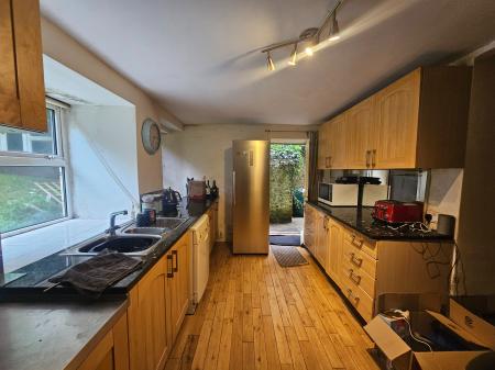 2 bedroom Flat to let in 8 Edinburgh Place, Weston super Mare, BS23