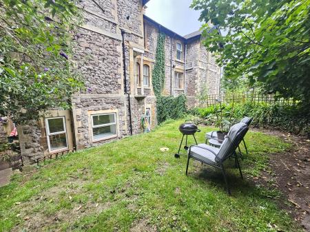 2 bedroom Flat to let in 8 Edinburgh Place, Weston super Mare, BS23
