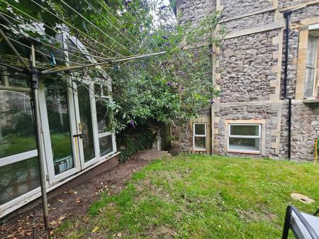 2 bedroom Flat to let in 8 Edinburgh Place, Weston super Mare, BS23