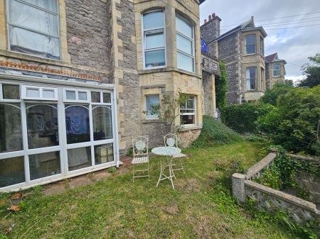 2 bedroom Flat to let in 8 Edinburgh Place, Weston super Mare, BS23