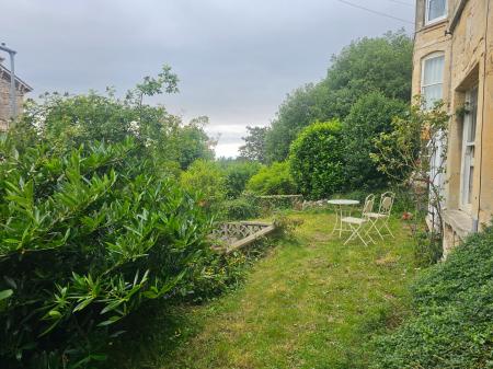 2 bedroom Flat to let in 8 Edinburgh Place, Weston super Mare, BS23