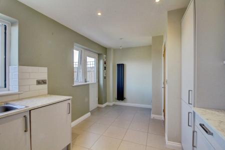 3 bedroom Semi-detached house to let in Costers Close, Alveston, BS35