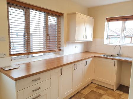 2 bedroom Detached bungalow to let in Greenhill Road, Sandford, BS25