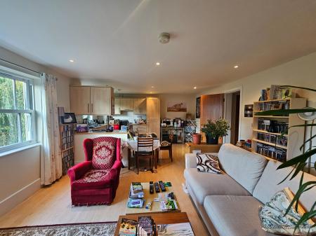 2 bedroom Flat to let in 13B Herbert Road, Clevedon, BS21