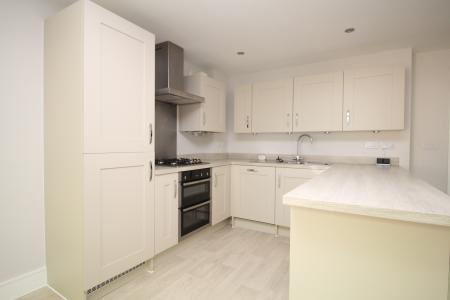 2 bedroom Flat to let in Whitebridge Gardens, Thornbury, BS35
