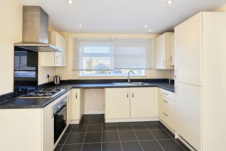 2 bedroom Flat to let in Great Brier Leaze, Bristol, BS34