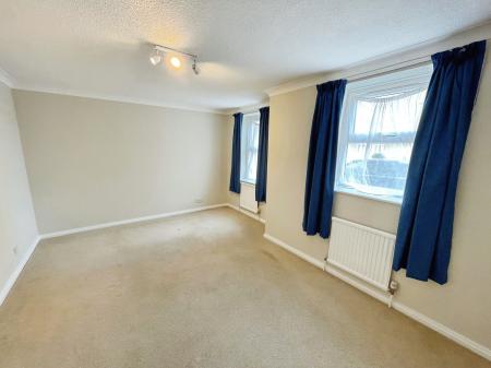3 bedroom Flat to let in Kings Esplanade, Hove, BN3