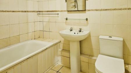 3 bedroom Flat to let in Kings Esplanade, Hove, BN3